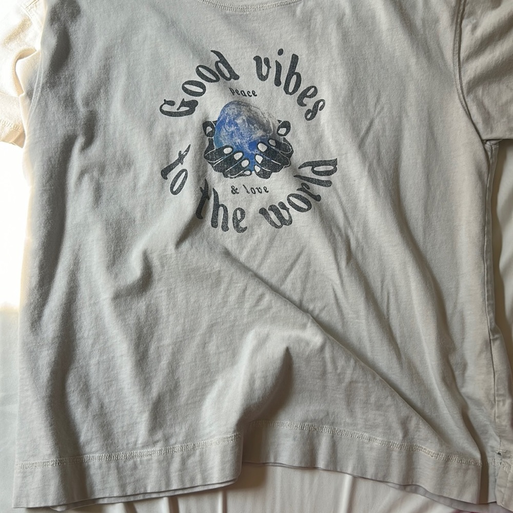 comfortable t-shirt with a good vibes design